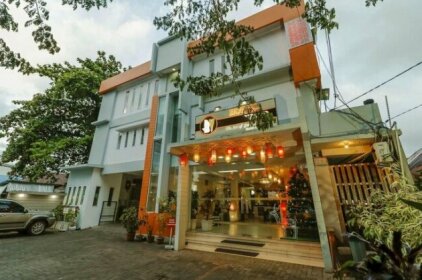 RedDoorz near Manado Town Square