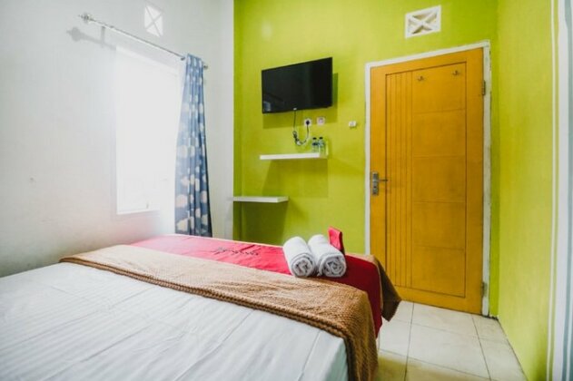 RedDoorz near Politeknik Manado - Photo3