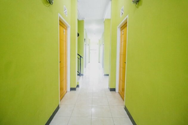 RedDoorz near Politeknik Manado - Photo5