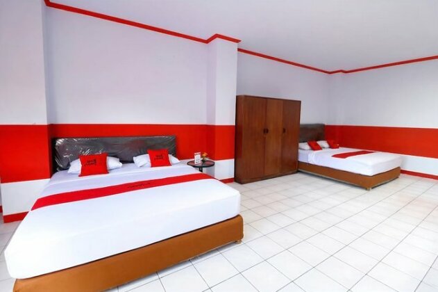 RedDoorz Plus @ Samratulangi Manado - Photo3
