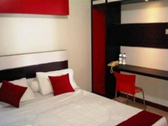 Riverside Hotel Manado - Photo2