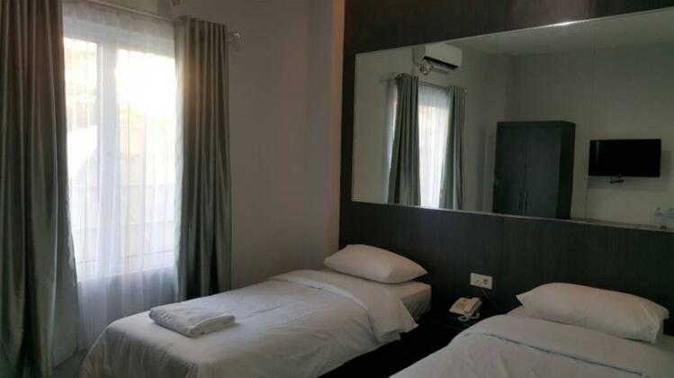 Skyward Hotel - Photo3