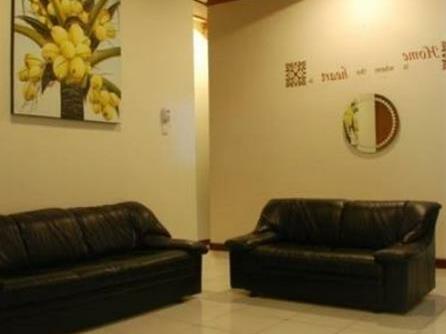 The Yellow House - Photo2