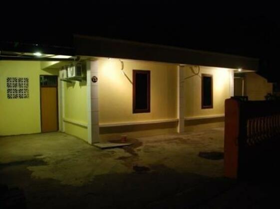 The Yellow House - Photo3