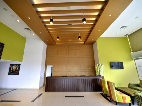 Whiz Prime Hotel Megamas Manado - Photo2