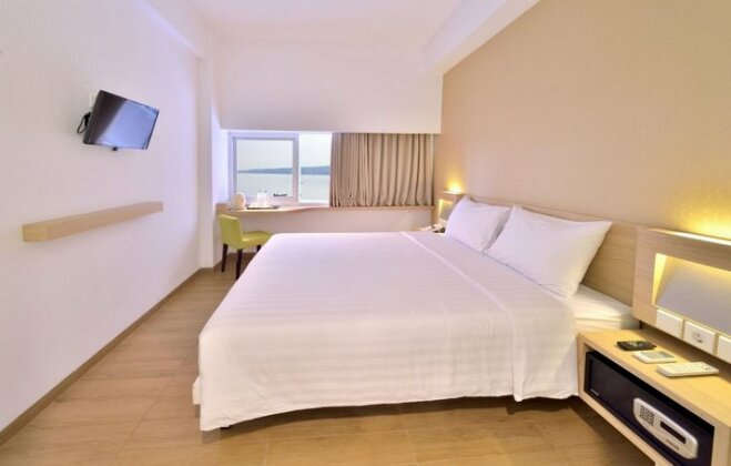 Whiz Prime Hotel Megamas Manado - Photo3