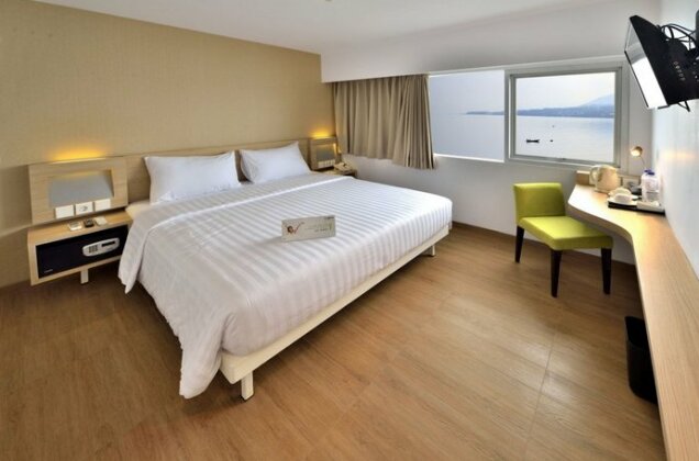 Whiz Prime Hotel Megamas Manado - Photo4