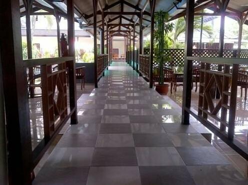 Puri Indah Hotel & Convention - Photo2