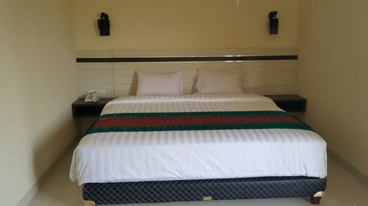 Puri Indah Hotel & Convention - Photo4