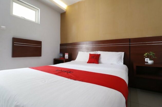 RedDoorz Plus @ Cakranegara - Photo2