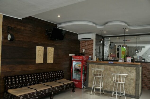 RedDoorz Plus @ Cakranegara - Photo3