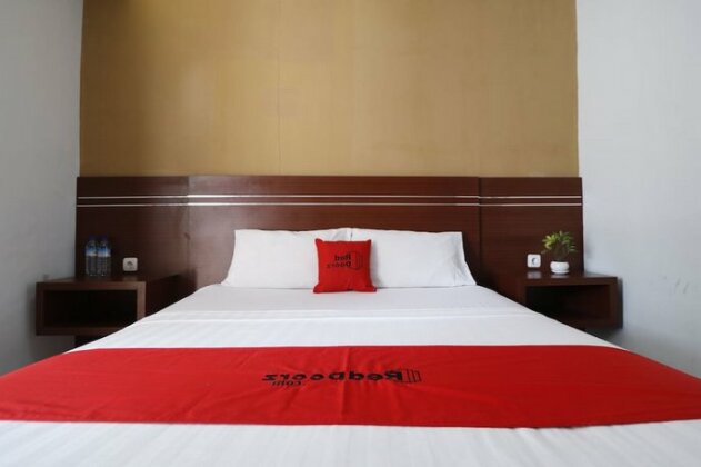 RedDoorz Plus @ Cakranegara - Photo5
