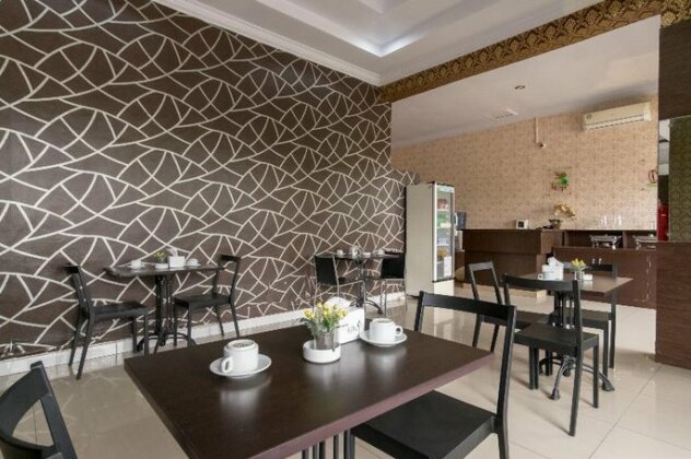 OYO 741 Hotel Labuhan Raya - Photo4