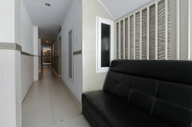 RedDoorz near Maimun Palace - Photo3