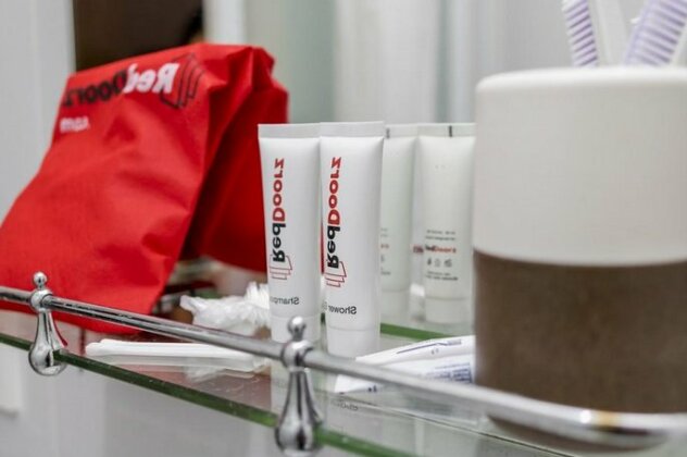 RedDoorz near Manhattan Times Square Medan 2 - Photo4
