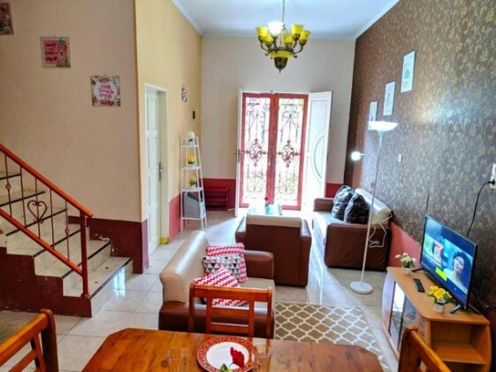 Yoga Homestay At Taman Anggrek - Photo2