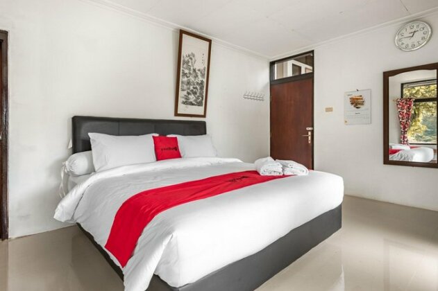 RedDoorz @ Mega Indah Villa Estate - Photo3