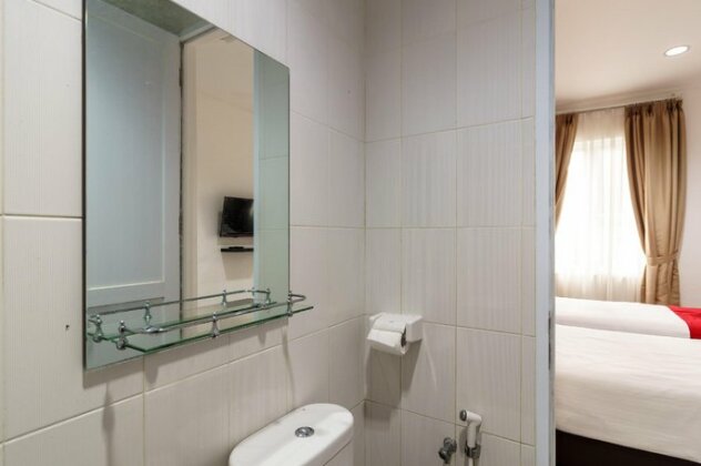 RedDoorz Plus near Exit Toll Puncak 2 - Photo3
