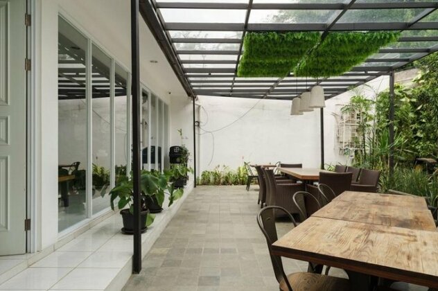 RedDoorz Plus near Exit Toll Puncak 2 - Photo5