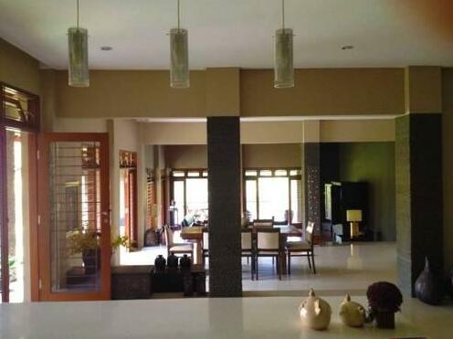 Villa Dewi Sri - Photo2