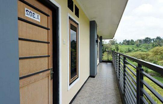 ZEN Rooms Cibogo Megamendung Puncak - Photo4