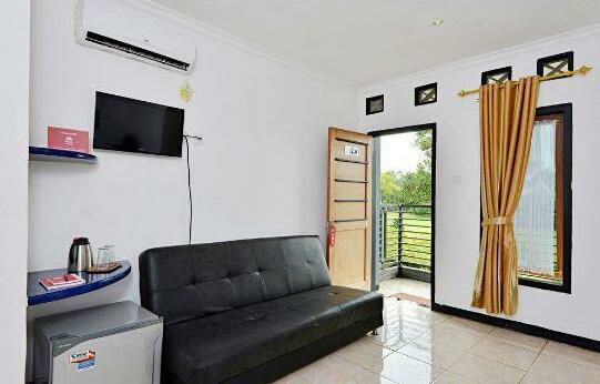 ZEN Rooms Cibogo Megamendung Puncak - Photo5