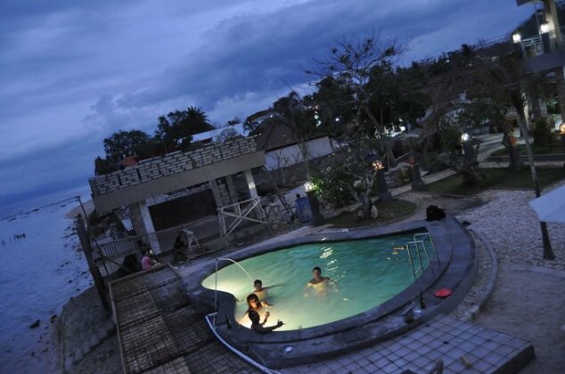 Cemara's Beach Homestay - Photo2