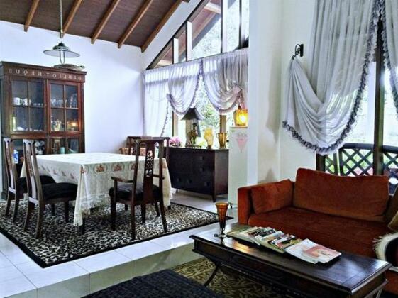 Holidayhome Alam Cipanas Puncak - Photo2