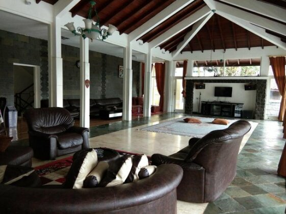 Villa 5 Bedrooms swimming pool and karauke puncak - Photo2