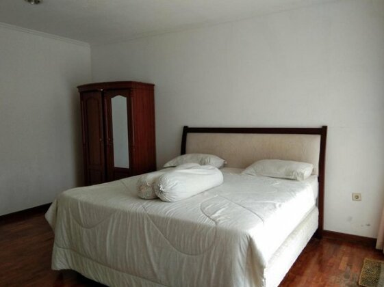 Villa 5 Bedrooms swimming pool and karauke puncak - Photo3