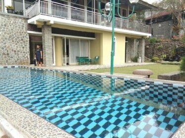 Villa 5 Bedrooms swimming pool and karauke puncak