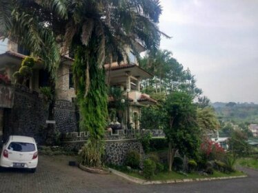 Villa Beverly Hills - Hanjawar Puncak