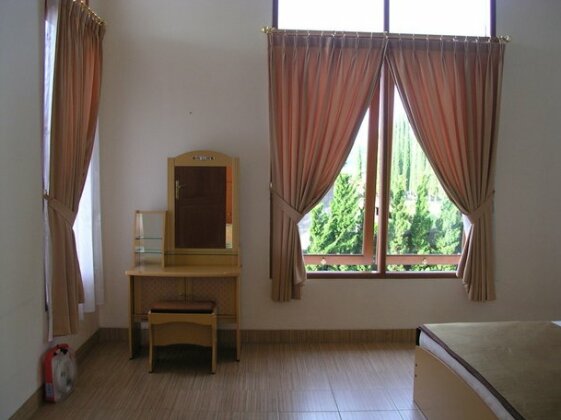 Villa Sophia Cimacan Puncak - Photo5
