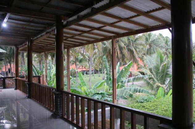 Arrys Watukarung Surfcamp - Photo3