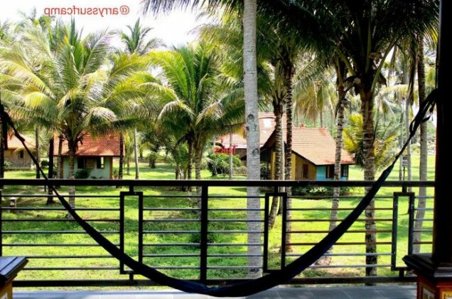 Arrys Watukarung Surfcamp - Photo4