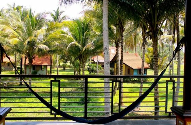 Arrys Watukarung Surfcamp - Photo5