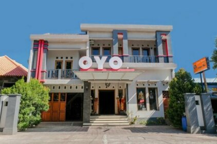 OYO 1306 Kraton Mas Family Residence