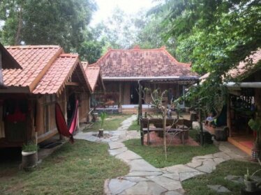 Villa Hembers Surf Camp