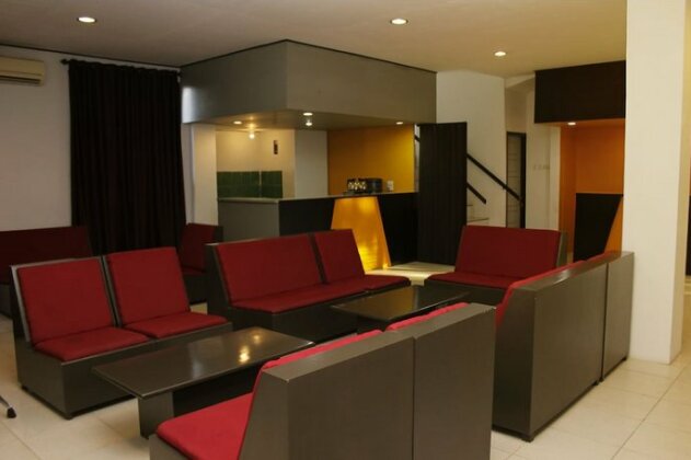 RedDoorz near Jalan Sudirman Padang Padang - Photo2