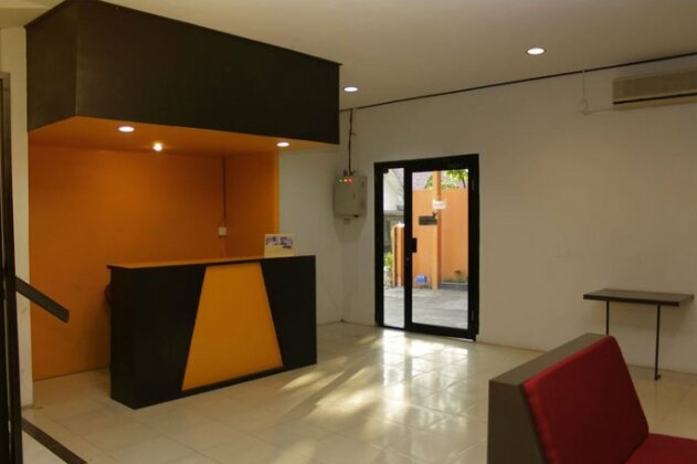 RedDoorz near Jalan Sudirman Padang Padang - Photo4