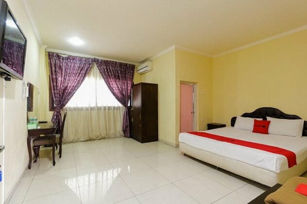 RedDoorz near Pantai Padang - Photo2