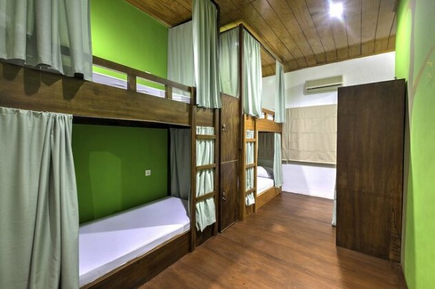 Riverside Hostel Padang - Photo4