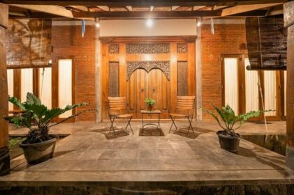 Mahidara Villa - Spacious and Authentic in Yogyakarta Quiet Village