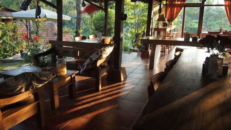 The Riverside Javanese Cottages - Photo2
