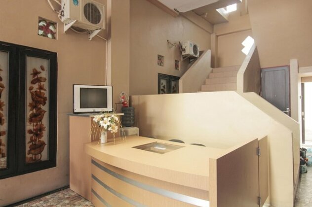 RedDoorz Plus near Mega Town Square - Photo5