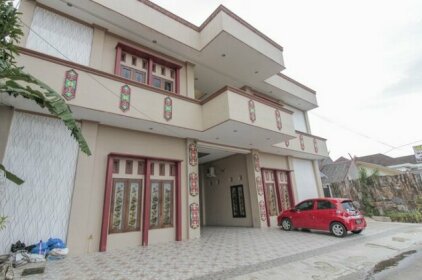 RedDoorz Plus near Mega Town Square