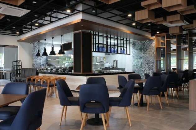 Opi Indah Hotel - Photo2