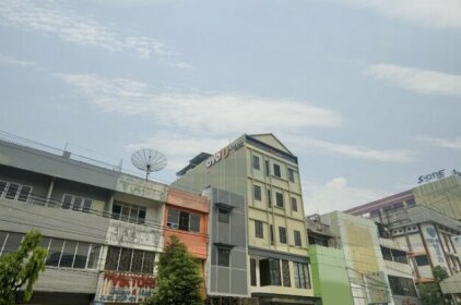 OYO 1574 U_xpress Hotel