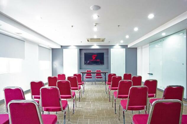 Red Planet Palembang - Photo4