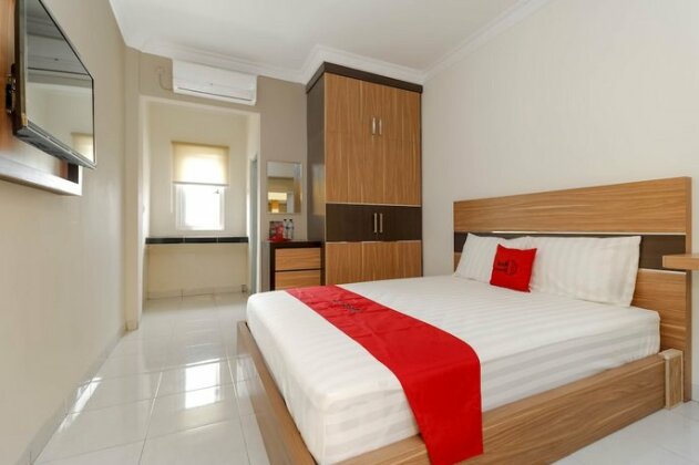 RedDoorz Plus Near Palembang Square Mall - Photo2